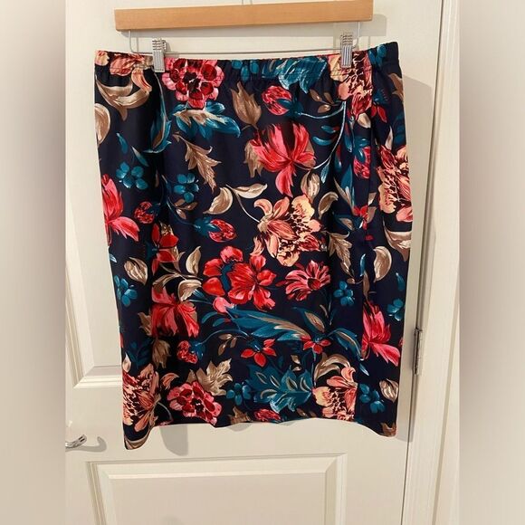 SHEIN Dresses & Skirts - 🧡Floral Knee Length Skirt (with stretch!)